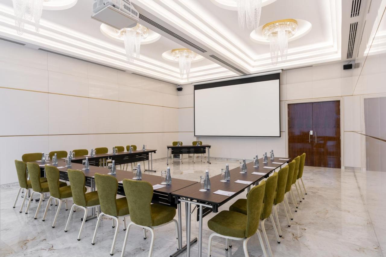 Pyramid Continental Hotel Джуба Екстер'єр фото