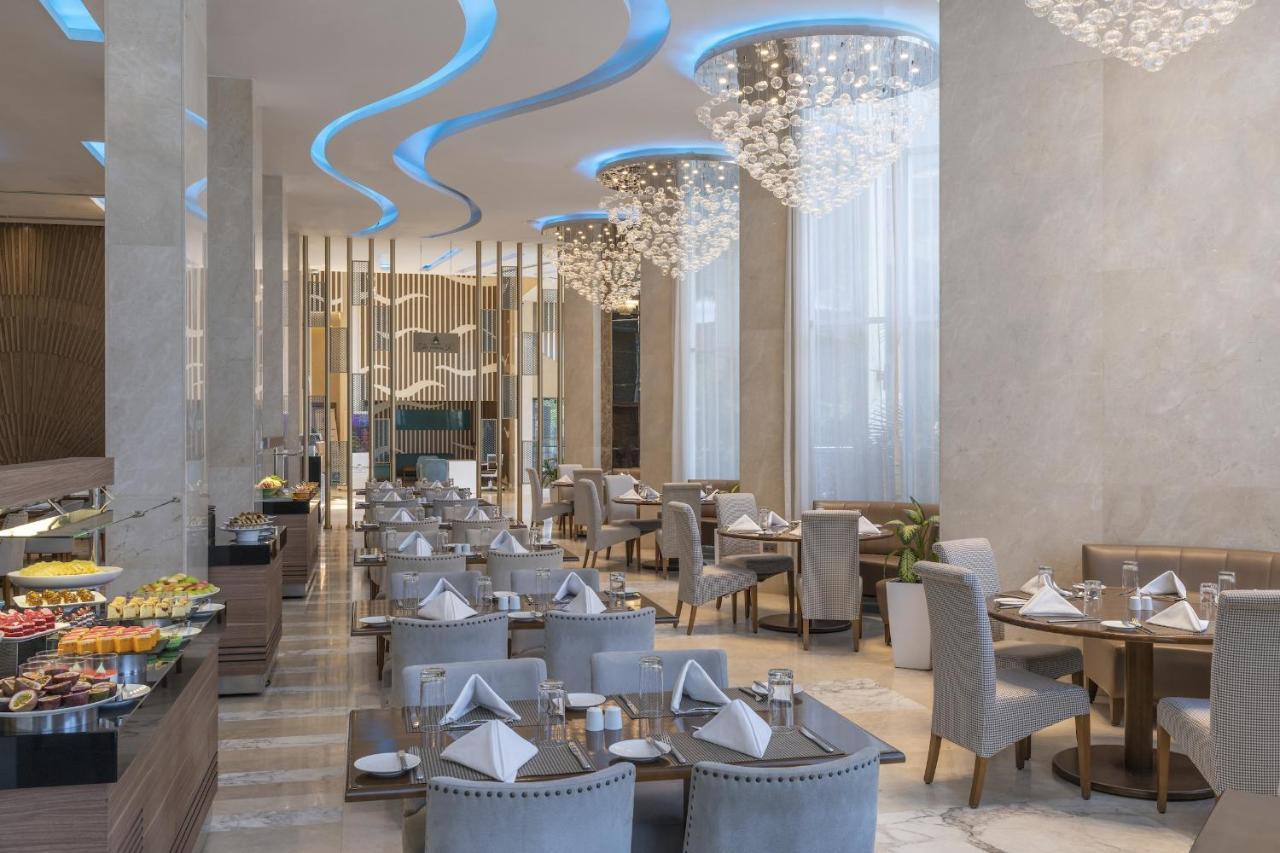 Pyramid Continental Hotel Джуба Екстер'єр фото