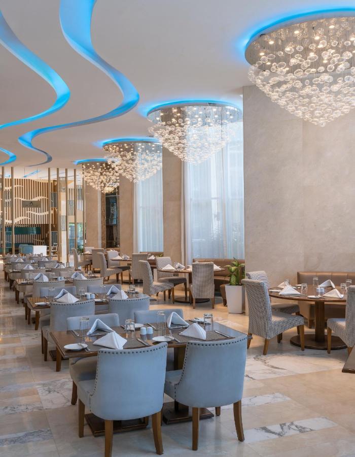 Pyramid Continental Hotel Джуба Екстер'єр фото