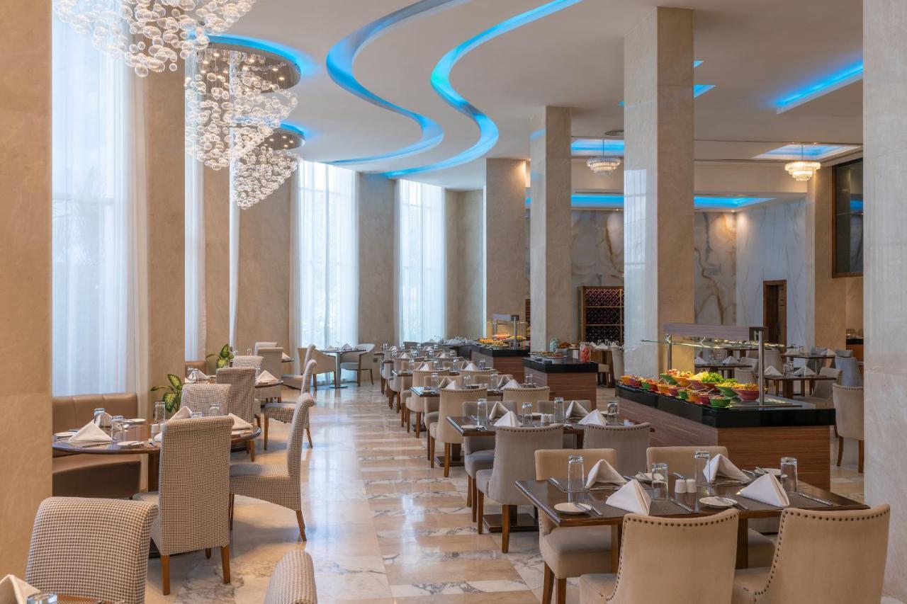 Pyramid Continental Hotel Джуба Екстер'єр фото