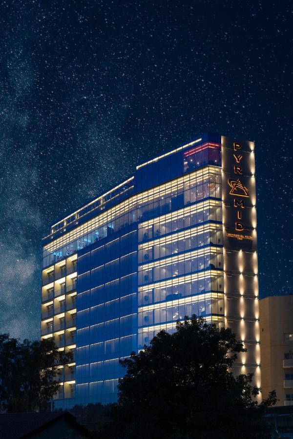 Pyramid Continental Hotel Джуба Екстер'єр фото