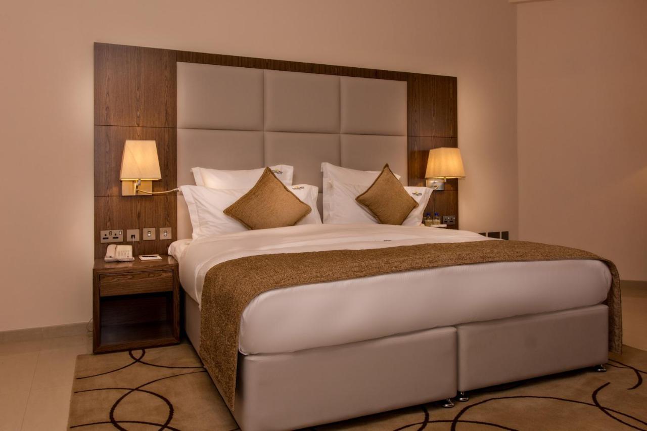 Pyramid Continental Hotel Джуба Екстер'єр фото